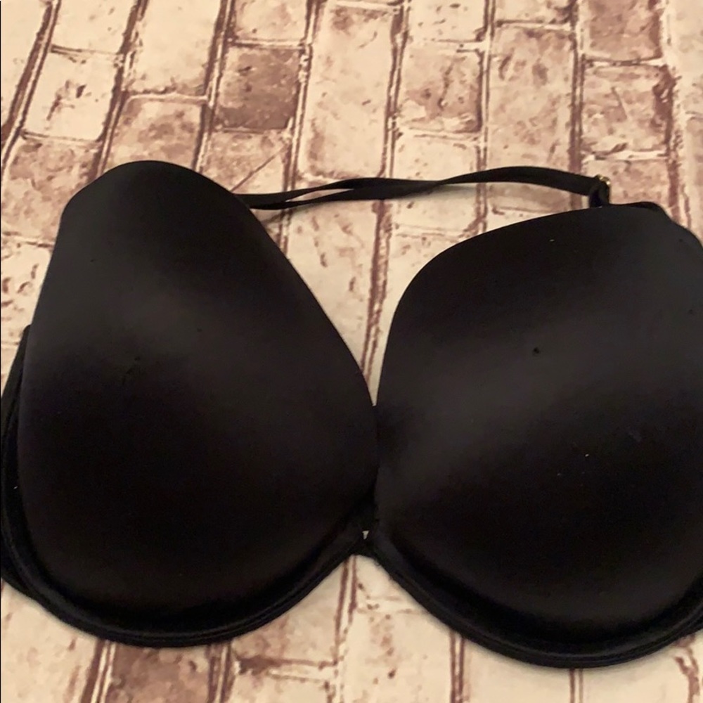 Victoria’s Secret black strapless bra 34DD